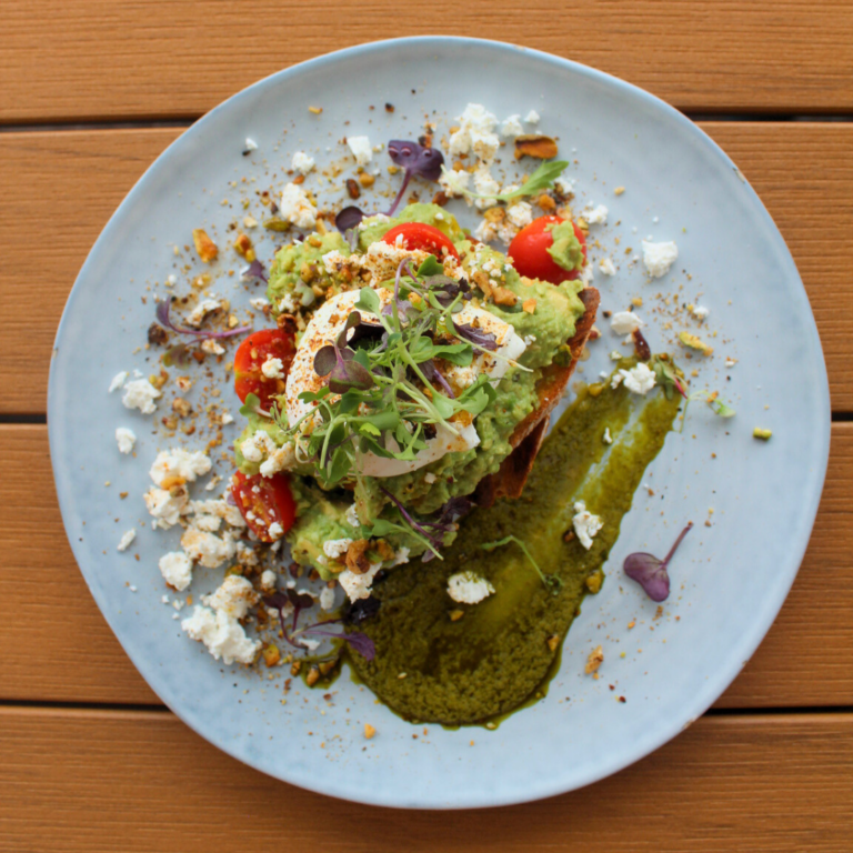 Coffee and a cake at the table